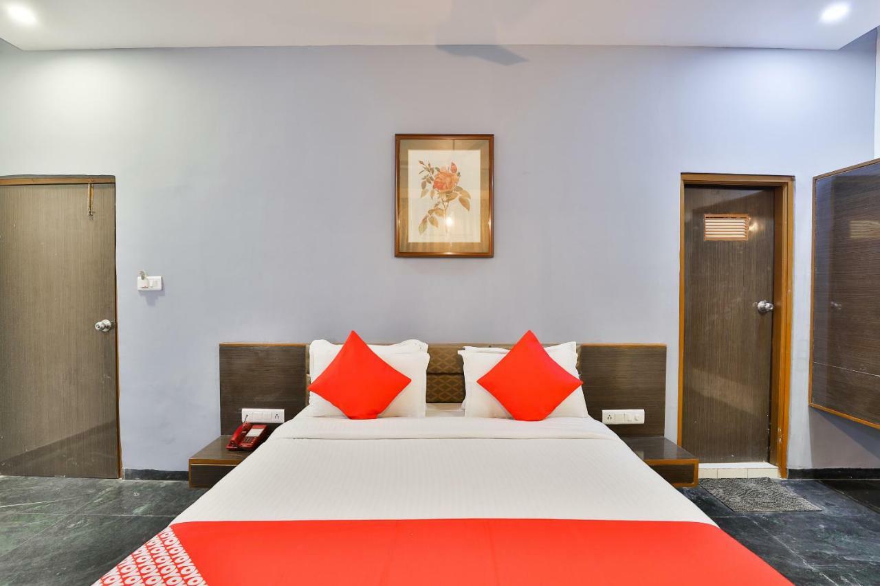 Hotel Chicago Ahmedabad Ngoại thất bức ảnh