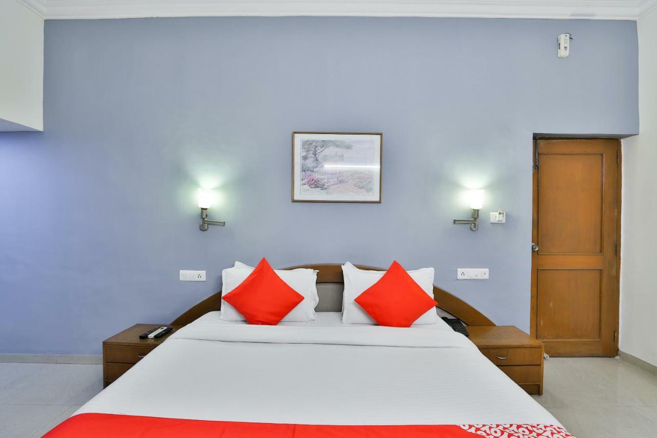 Hotel Chicago Ahmedabad Ngoại thất bức ảnh