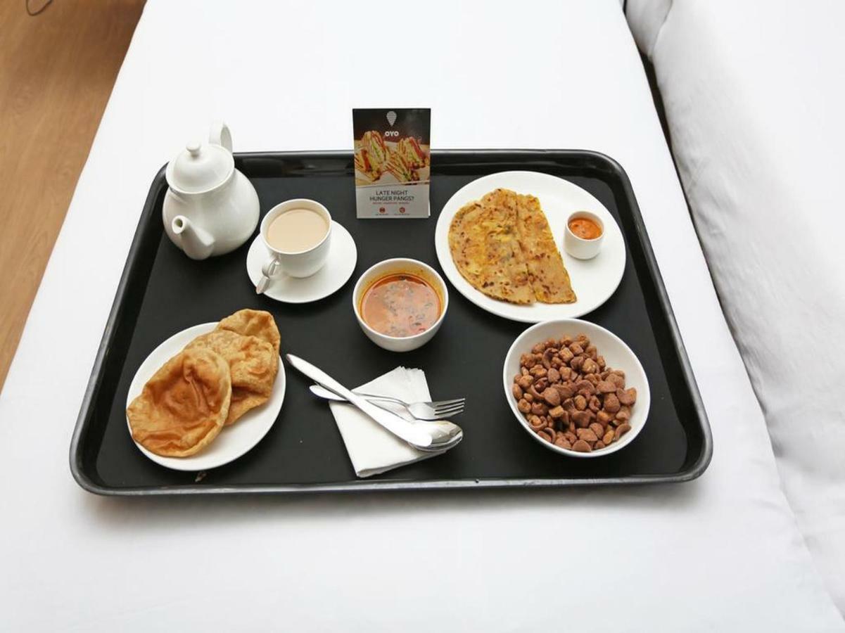 Hotel Chicago Ahmedabad Ngoại thất bức ảnh