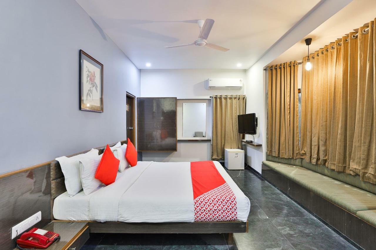 Hotel Chicago Ahmedabad Ngoại thất bức ảnh