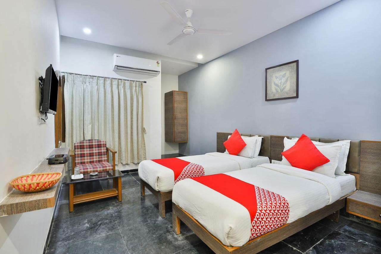 Hotel Chicago Ahmedabad Ngoại thất bức ảnh