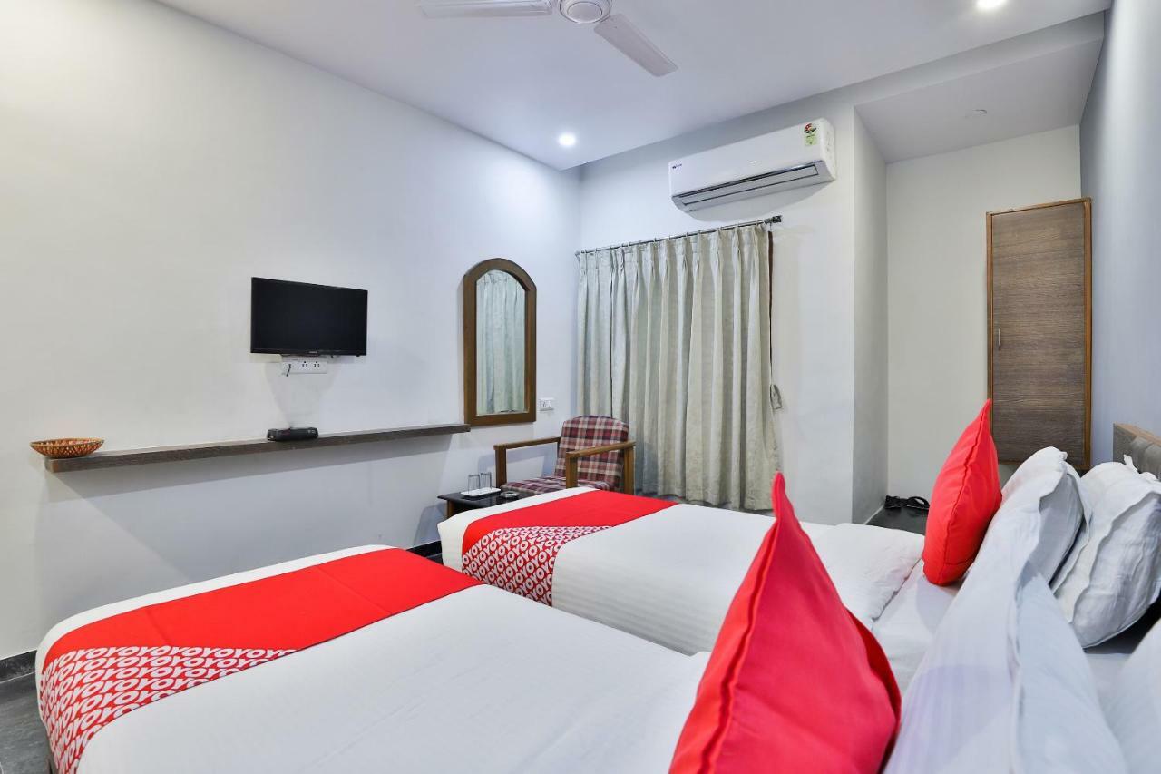 Hotel Chicago Ahmedabad Ngoại thất bức ảnh