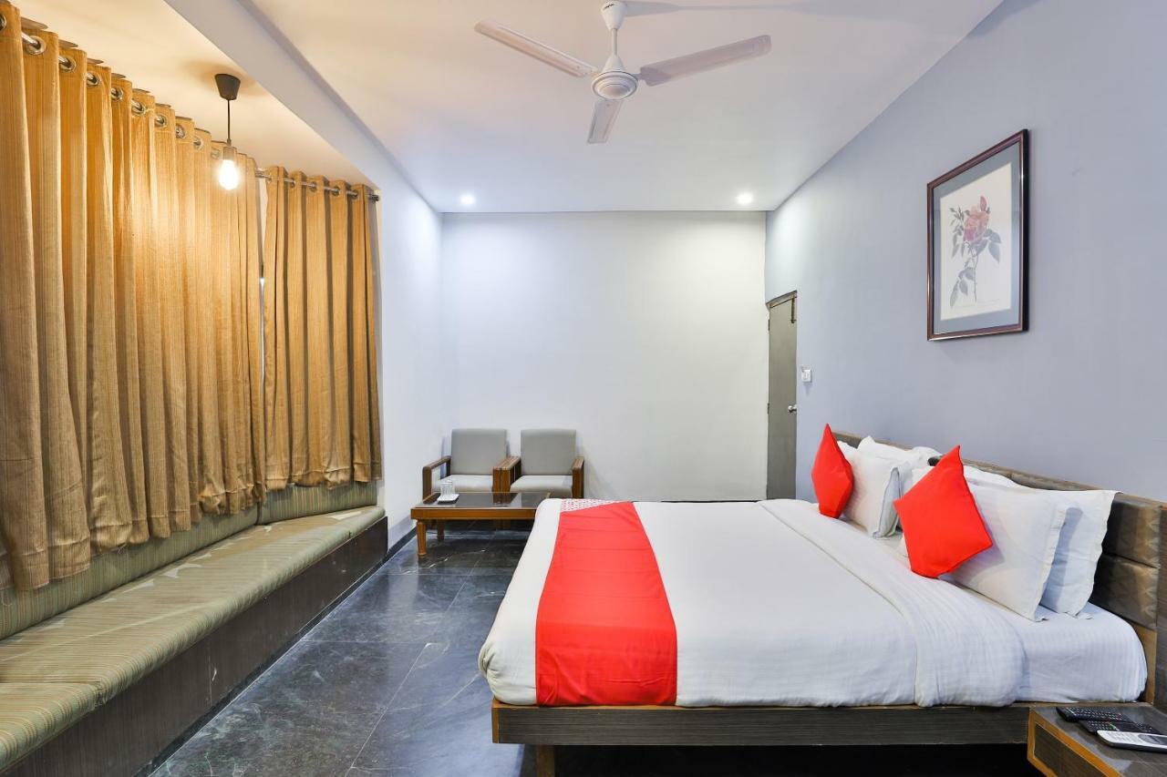 Hotel Chicago Ahmedabad Ngoại thất bức ảnh