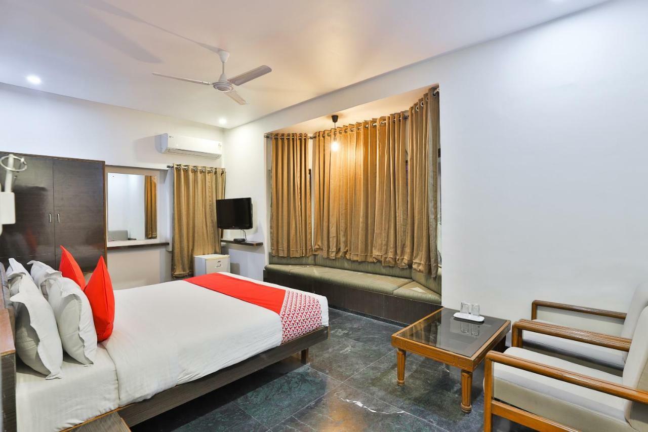 Hotel Chicago Ahmedabad Ngoại thất bức ảnh